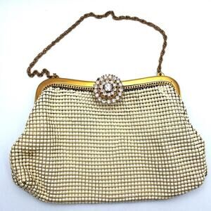 1940’s Whiting and Davis Ivory Mesh Wristlet Evening Purse with Crystal Clasp✨
